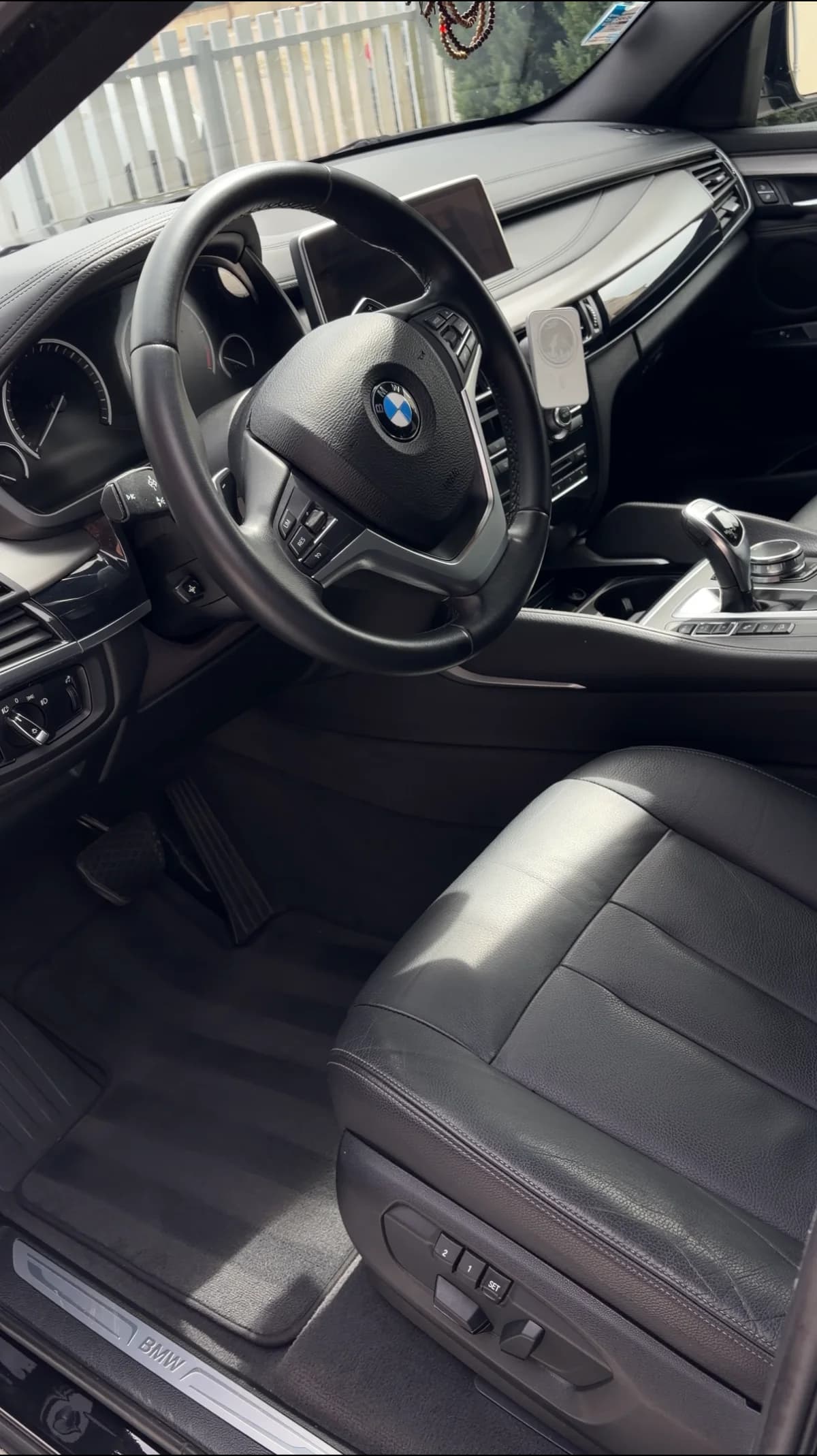 Habitacle BMW propre après un soin EZ Car Detailing