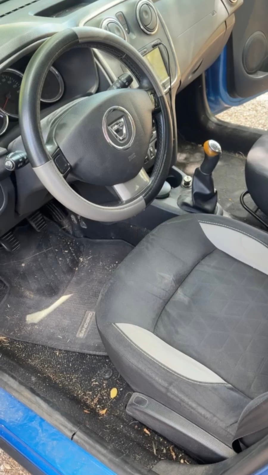 Habitacle avant le detailing